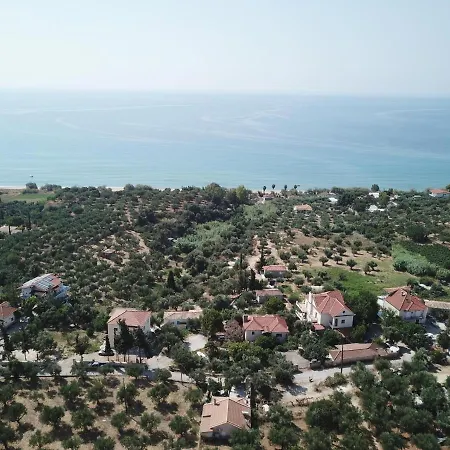 Casa de Férias Rigotis 1 *